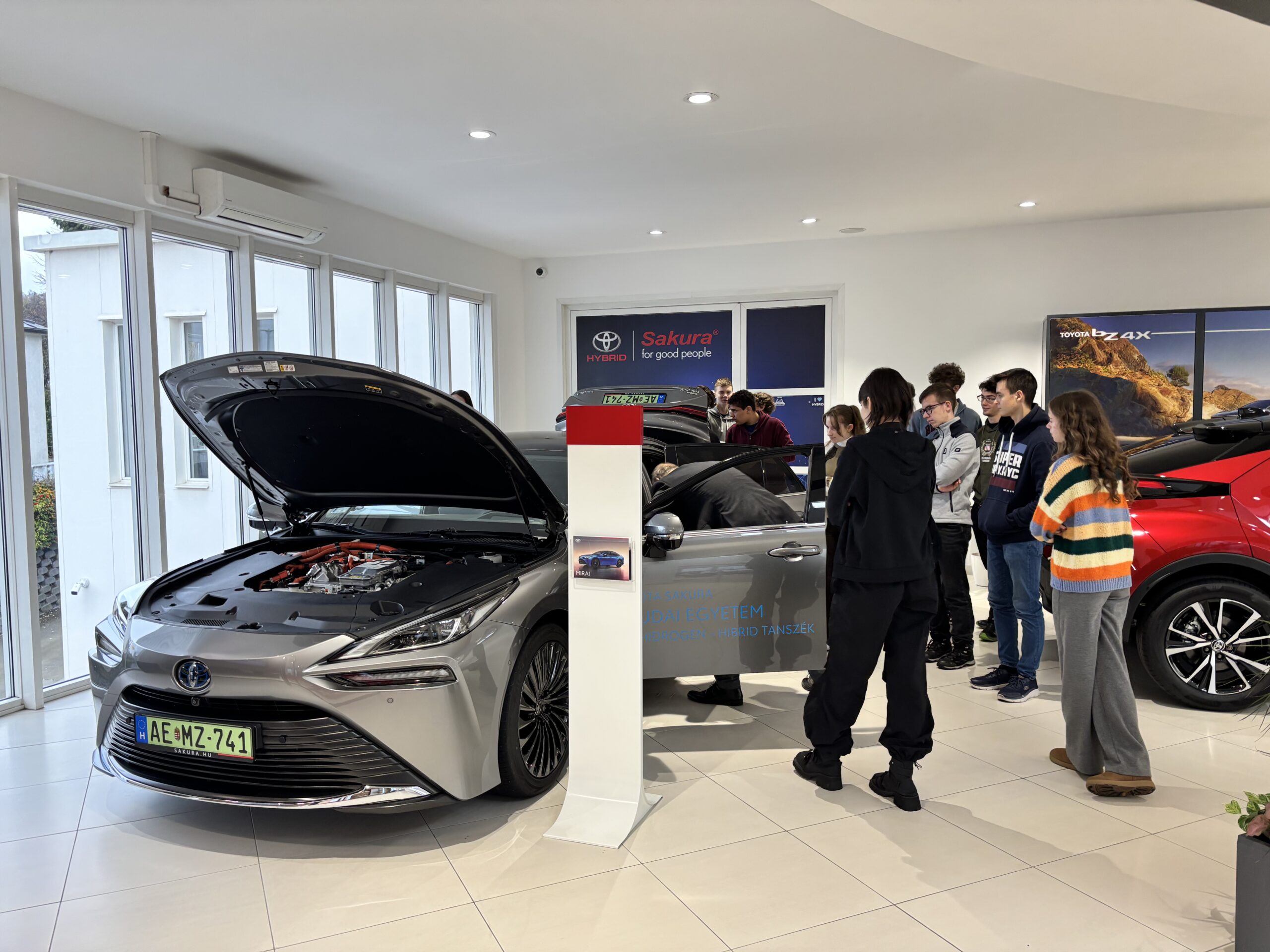 Berzsenyis diákok látogattak a Toyota SAKURA Ipari Tanszékre – interdiszciplináris együttműködésben a fenntartható jövőért